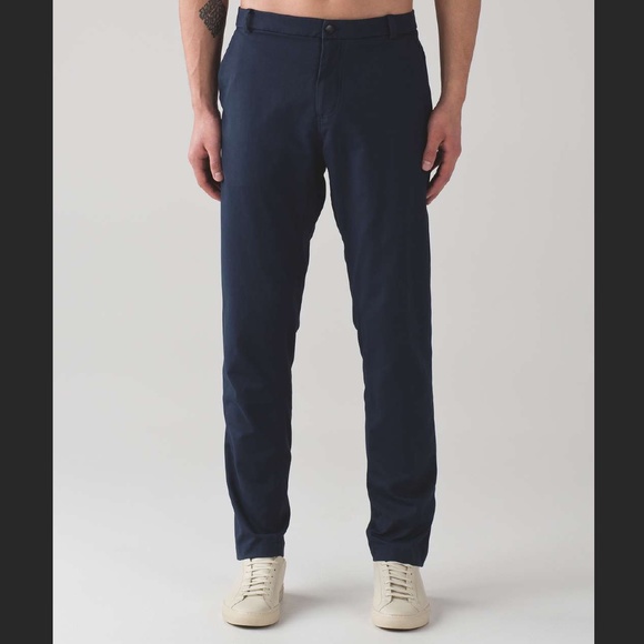 Lululemon Commission Pant Classic Fit in Navy (30) - Picture 4 of 11